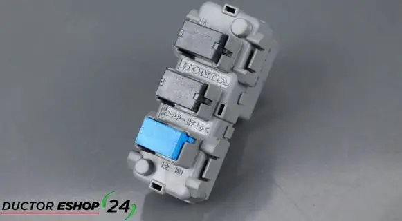 Honda Civic IX Fuse module V01TV00130 V01 TV00130