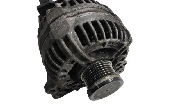 Volkswagen Polo V 6R Generator/alternator 03C903023A
