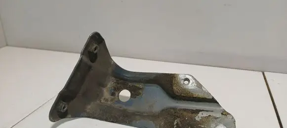Volkswagen Golf V Fender mounting bracket 1K6821136