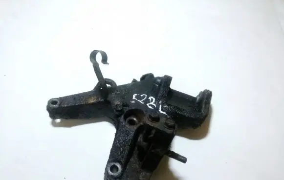 Honda Accord Engine mounting bracket
