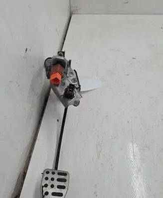 Nissan Juke I F15 Clutch pedal 