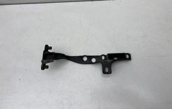 Volkswagen Touareg I Headlight/headlamp mounting bracket 7L0805733