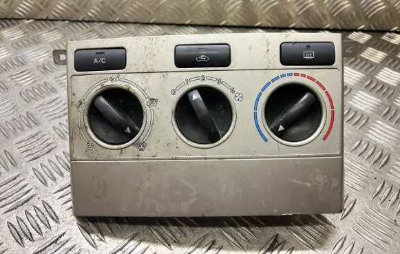 Toyota Corolla Verso E121 Climate control unit 559000F011