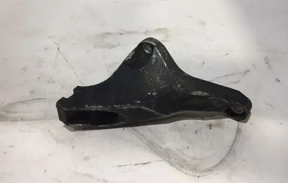 Audi A4 S4 B7 8E 8H Engine mounting bracket 8E0199307S