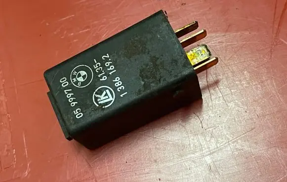 BMW 3 E30 Idle relay 1386169 05999700 6135