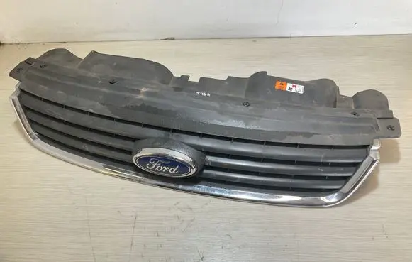 Ford Kuga I Front bumper upper radiator grill 8V41R7081A