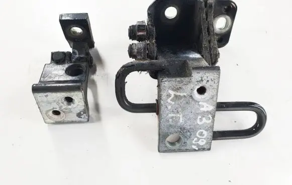 Rear door hinge set