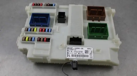Volvo S60 Fuse module 1343677AA