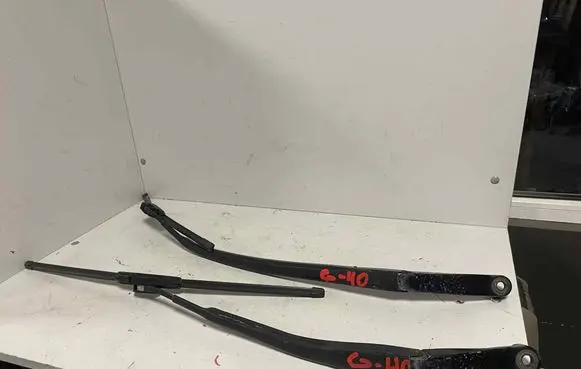 Honda FR-V Front wiper blade arm 1774 1775