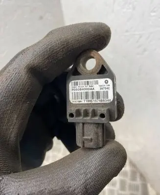 Dodge Durango Airbag deployment crash/impact sensor P05084000AA 39754C T1BME1574B8340