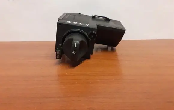 Mercedes-Benz E W210 Light switch 2105450104 5437