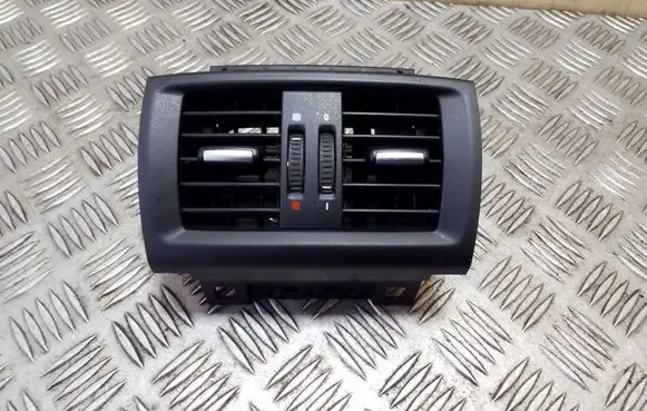 Rear air vent grill