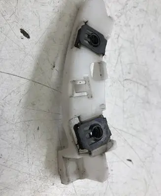Peugeot 208 Front bumper mounting bracket 9673270180