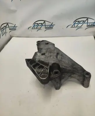 Volkswagen PASSAT B6 Engine mounting bracket 03G199207F 2000KTS