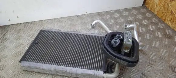 Mercedes-Benz CLS C218 AMG Air conditioning (A/C) radiator (interior) V1986002