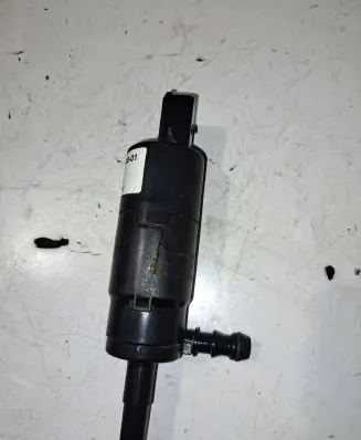 BMW 5 E60 E61 Windshield washer spray nozzle 13264010 8377430 001004