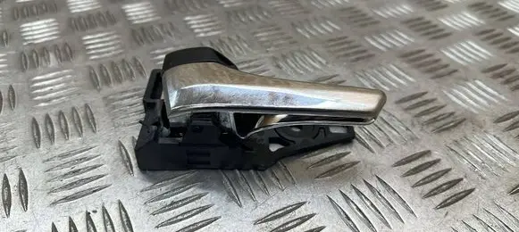 Toyota RAV 4 (XA40) Front door interior handle