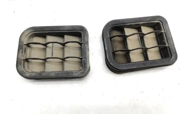 BMW Z4 E85 E86 Quarter panel pressure vent 6909340