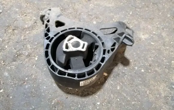Opel Insignia A Engine mount bracket 13227769