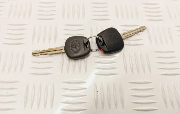 Toyota Land Cruiser (J120) Ignition key/card 