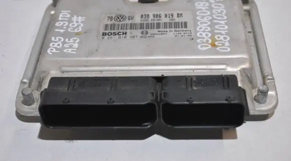 Volkswagen PASSAT B5 Engine control unit/module 038906019BM 0281010307