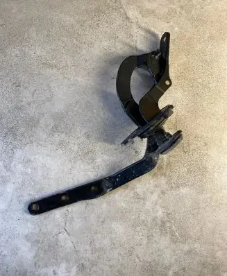 Volvo XC70 Tailgate/trunk/boot hinge 8643158