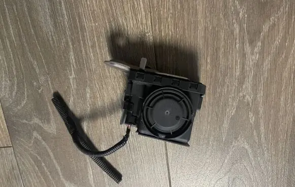 Volvo XC40 Alarm system siren 6477R1006