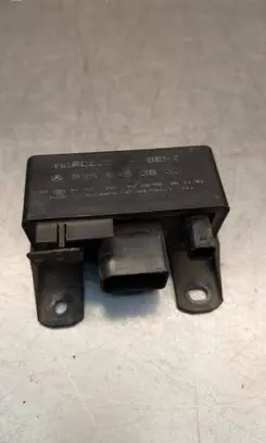 Mercedes-Benz E W211 Glow plug pre-heat relay 899075000
