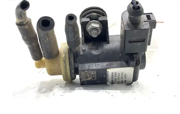 Skoda Rapid (NH) Fuel pressure regulator 04L131051M