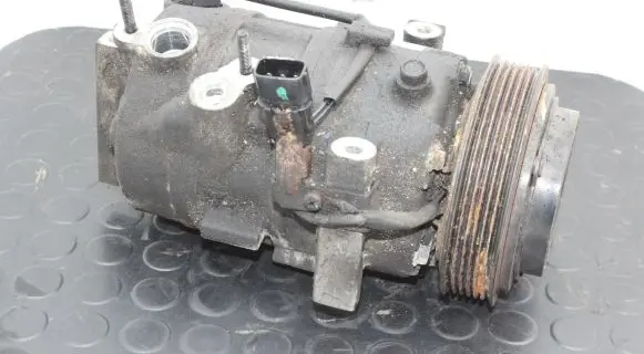 Hyundai ix35 Air conditioning (A/C) compressor (pump)