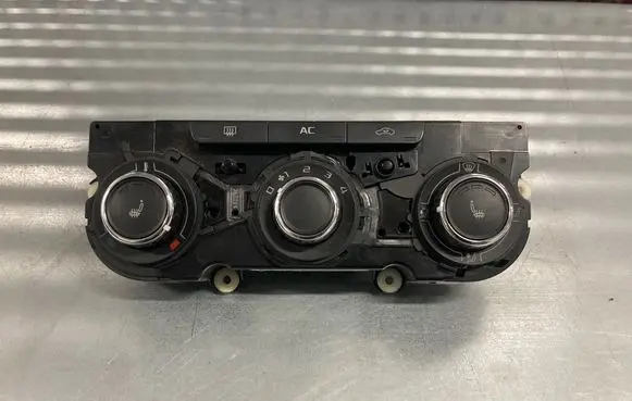 Skoda Octavia Mk2 (1Z) Climate control unit 3T0820047T 5HB00975241