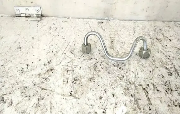 Fuel injector supply line/pipe