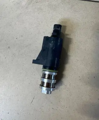 BMW 5 G30 G31 Turbo solenoid valve 7639993