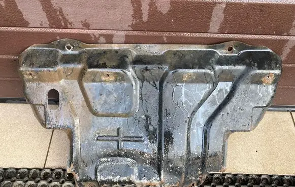 Nissan Pathfinder R51 Engine splash shield/under tray