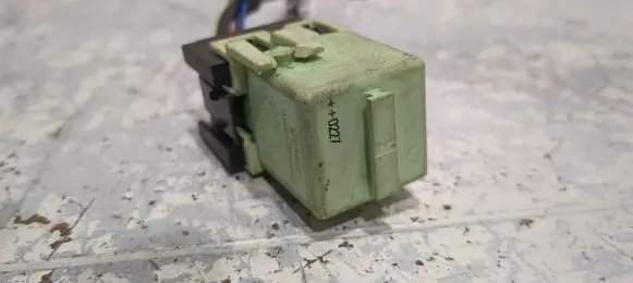 BMW 5 E60 E61 Other relay 61368373700