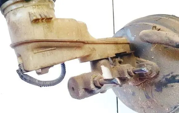 Honda FR-V Master brake cylinder