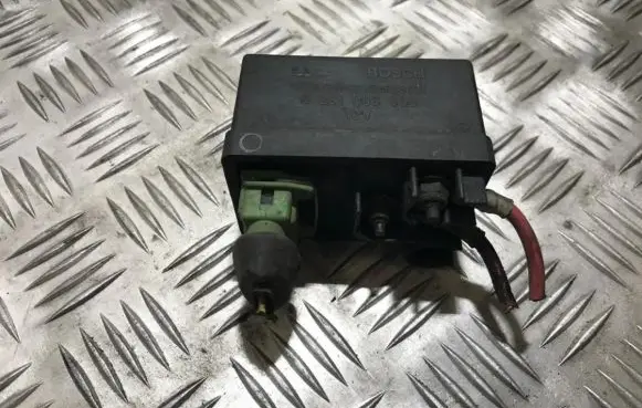 Peugeot 406 Glow plug pre-heat relay 0281003005