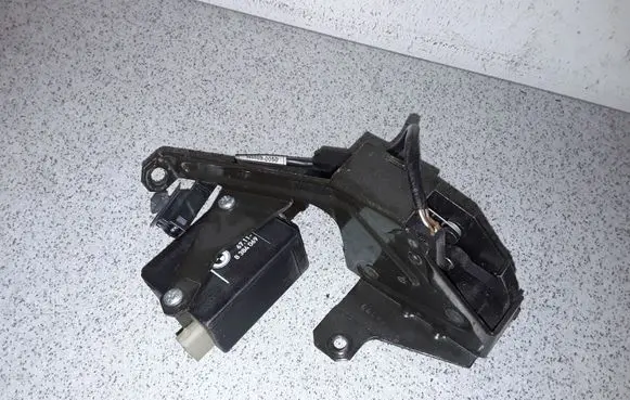 BMW 5 E39 Tailgate window lock/catch/latch 67118384069 51248238469 61318381137