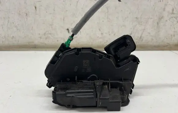 Audi Q3 F3 Front door lock 5TC837015 A046465