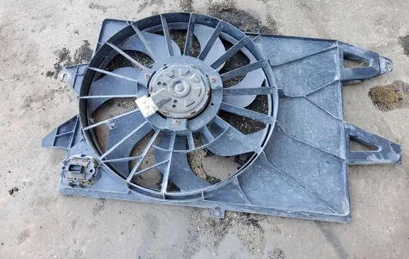 Ford Mondeo Mk III Radiator cooling fan shroud