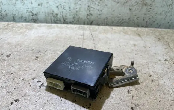 Toyota RAV 4 (XA50) Hand brake control module 8905042030 15181111410