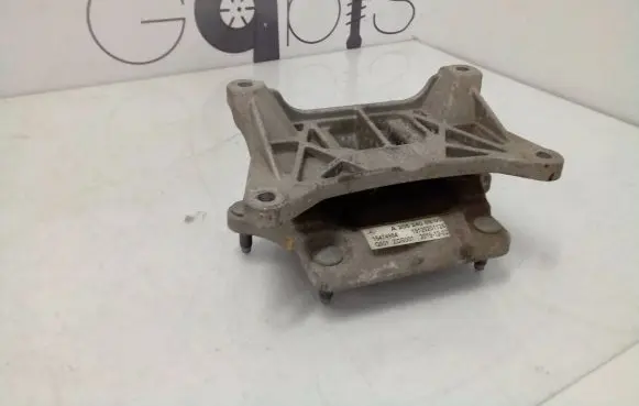 Mercedes-Benz GLC C253 Engine mount bracket A2052408900