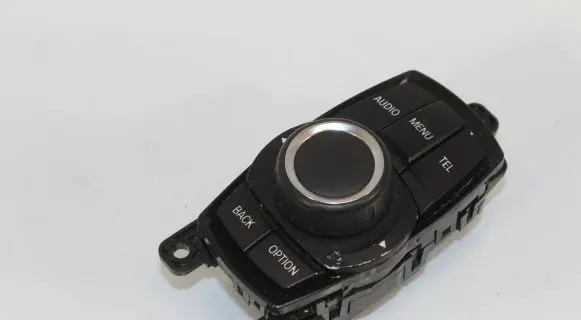 Head unit multimedia control