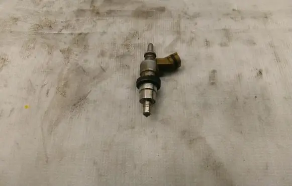 Toyota Corolla Verso AR10 Fuel injector 2371026010