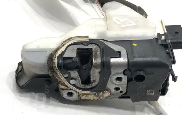 Peugeot 508 Front door lock 851916