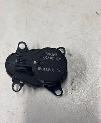 Volkswagen PASSAT B7 Air flap motor/actuator 653118VC 070202594