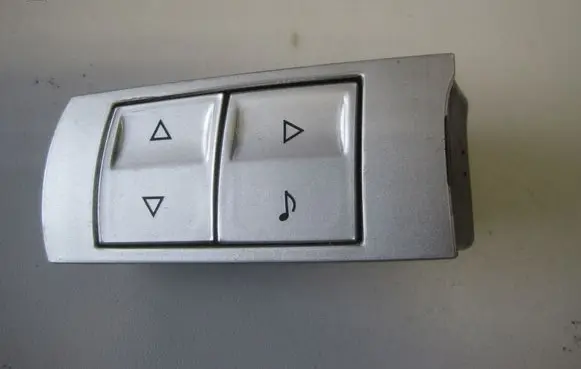 Chrysler 300 - 300C Steering wheel buttons/switches OUZ57XZAAC