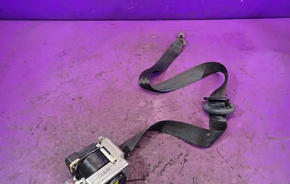 Skoda Fabia Mk2 (5J) Front seatbelt 