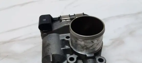Nissan Qashqai Throttle valve 8200330810E H8200330812 0281002681