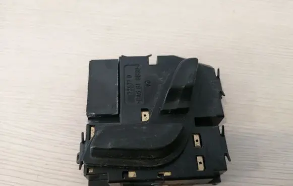 Mercedes-Benz C W204 Seat control switch A2048701858